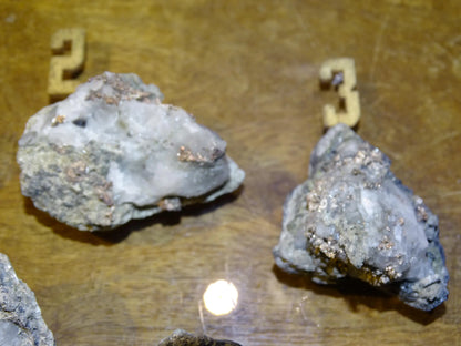 Argent natif sur quartz, 5 pièces au choix de 50mm x 30 x 20 environ, de 20 à 32 grammes. Très belles pièces de minéralogie !