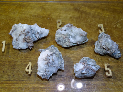 Argent natif sur quartz, 5 pièces au choix de 50mm x 30 x 20 environ, de 20 à 32 grammes. Très belles pièces de minéralogie !