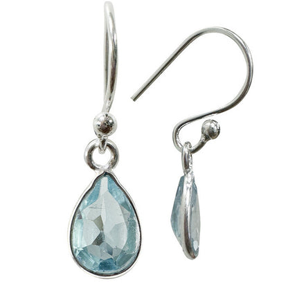 Boucles d'oreilles en topaze bleue, qualité A à AA. Vendu en finition Argent, design raffiné et éclat subtil, parfait !