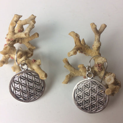 Boucles d'oreilles en forme de fleur de vie, 25 millimètres de diamètre, finition laiton argenté ou doré, parfait !