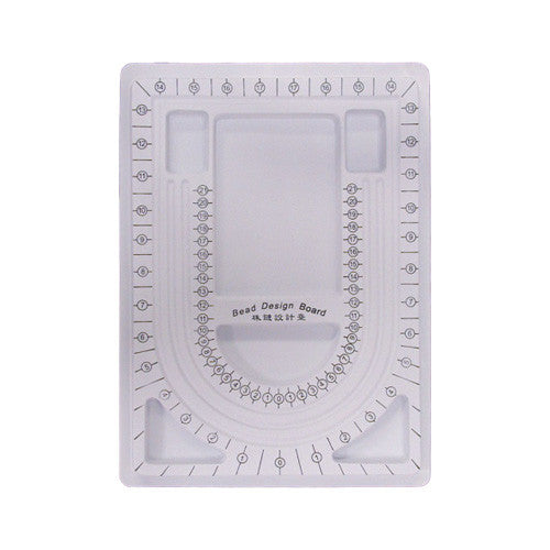 Plateau de fabrication et d'enfilage de bracelets et colliers, pratique pour créer de magnifiques compositions. Il vous permet de disposer préalablement vos perles dans l'ordre souhaité avant de les enfiler sur un fil !