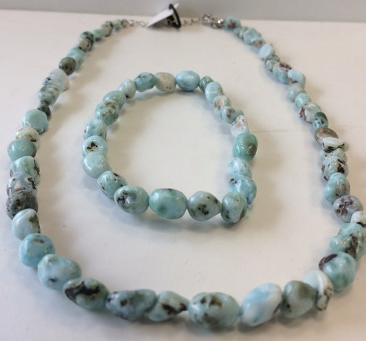 Larimar, bracelet de 17 à 21cm, collier de 42cm et sautoir de 60cm. Perles de type 'Graine' de formes naturelles montées sur fil de haute résistance !
