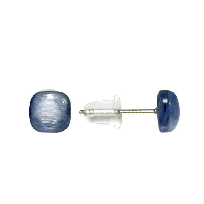 Puces/ Clous/ Boucles d'oreilles en 'cyanite', cabochon de forme 'carré' de 6 mm, qualité AA à AAA. Finition en acier inoxydable, parfait !