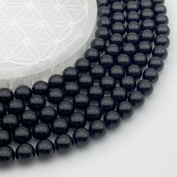 Tourmaline noire, perles rondes de 4, 6, 8 ou 10 mm. Vendu en fil de perle 38/39 cm, en bracelet de 17 à 21cm, en collier de 45 ou sautoir de 60cm. Qualité AA à AAA !