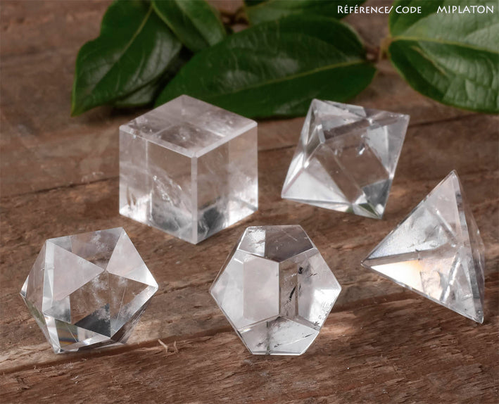 Solides de Platon en cristal de roche. Ø de 1.3 à 1.7 cm - 5 à 7gr. Vendu avec ou sans coffret en bois + disque de sélénite en option !