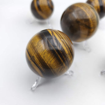 Sphère en Oeil de tigre au choix de 170 à 370 grammes, de 50 à 65 millimètres. Parfait pour une collection, exposition... !